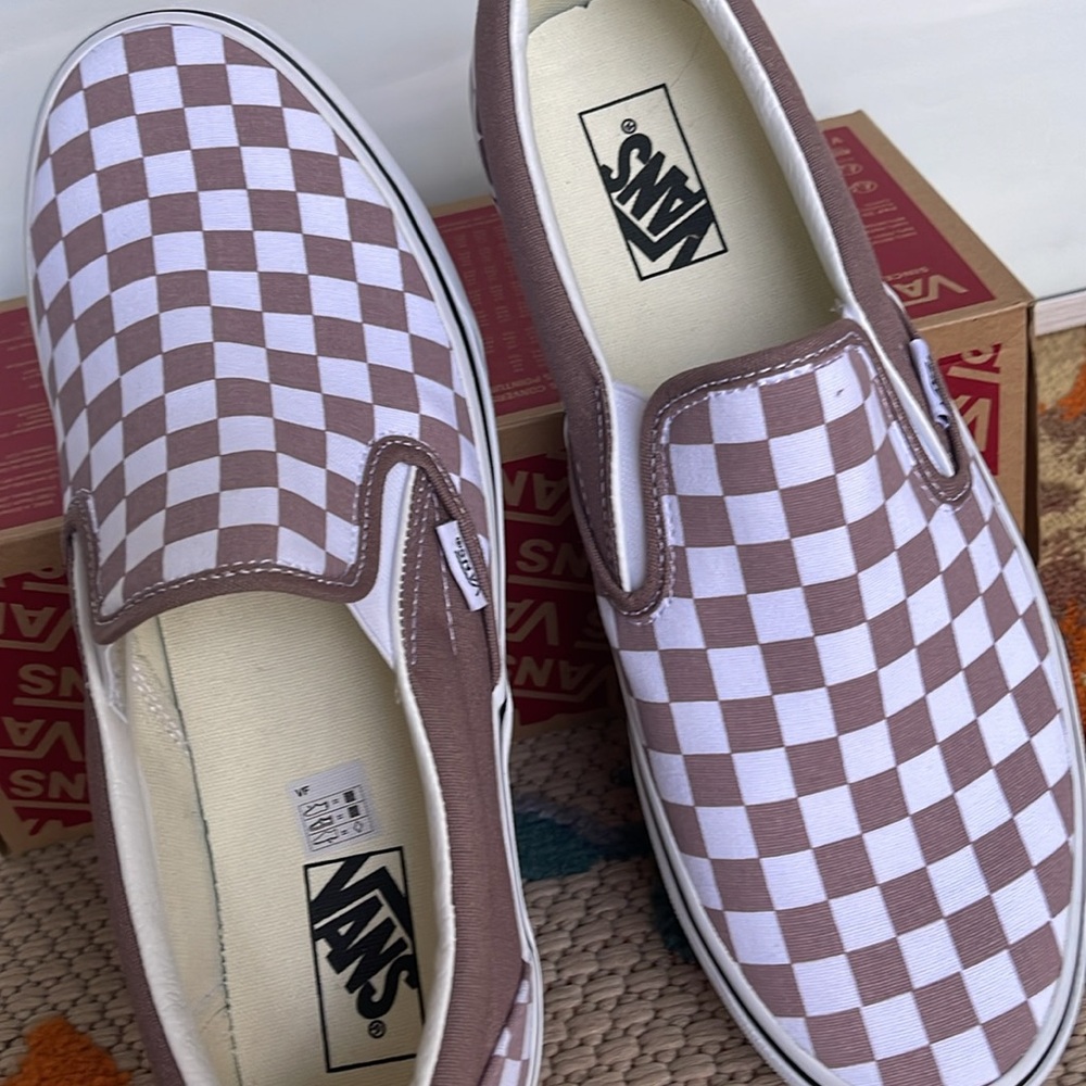 Vans Men’s Classic Slip-On
Color Theory Checkerboard
VN000BVZC9|
Sneakers - Picture 13 of 16